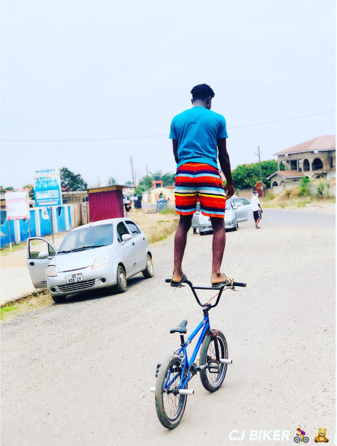 Tetteh_Handlebars.png